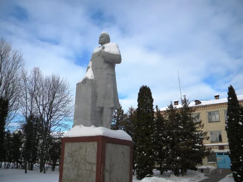 Погода в веселом белгородской области красногвардейского района. Село веселое Красногвардейский район Белгородская область. С веселое Красногвардейского района Белгородской области. Памятник Ленину в селе веселое Красногвардейского района. Памятники Красногвардейского района.