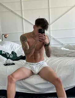 Víctor Pérez is so hottt afff 😈 💦 💦. 