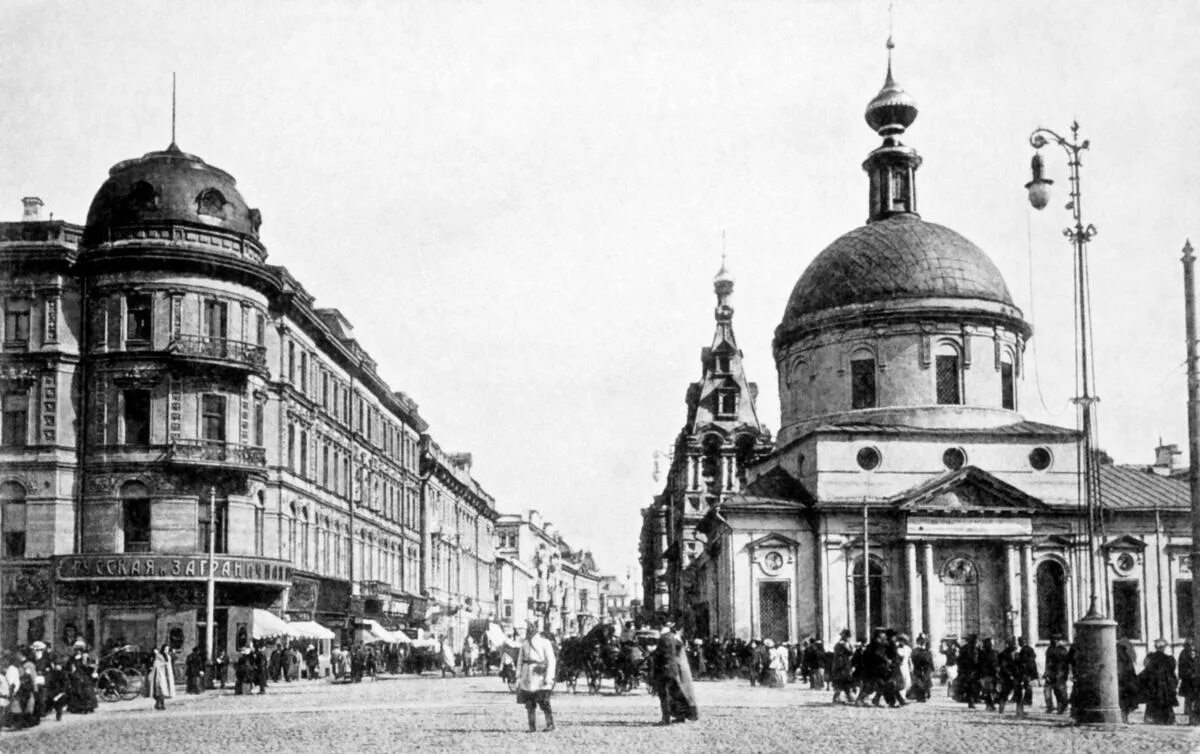 Храм Дмитрия Солунского на Тверской. Храм Димитрия Солунского у тверских ворот. Тверская улица Москва 20 век. Москва улица Тверская в 19 веке. Горожане начало 20 века