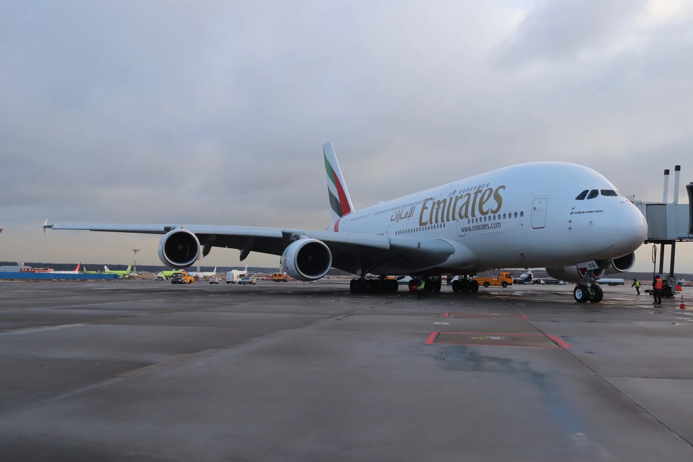 Boeing 777-300er emirates. Airbus a380 внуково. Рейс ek‑132. Боинг 777 300 er эмирейтс. Эмирейтс ек 134.