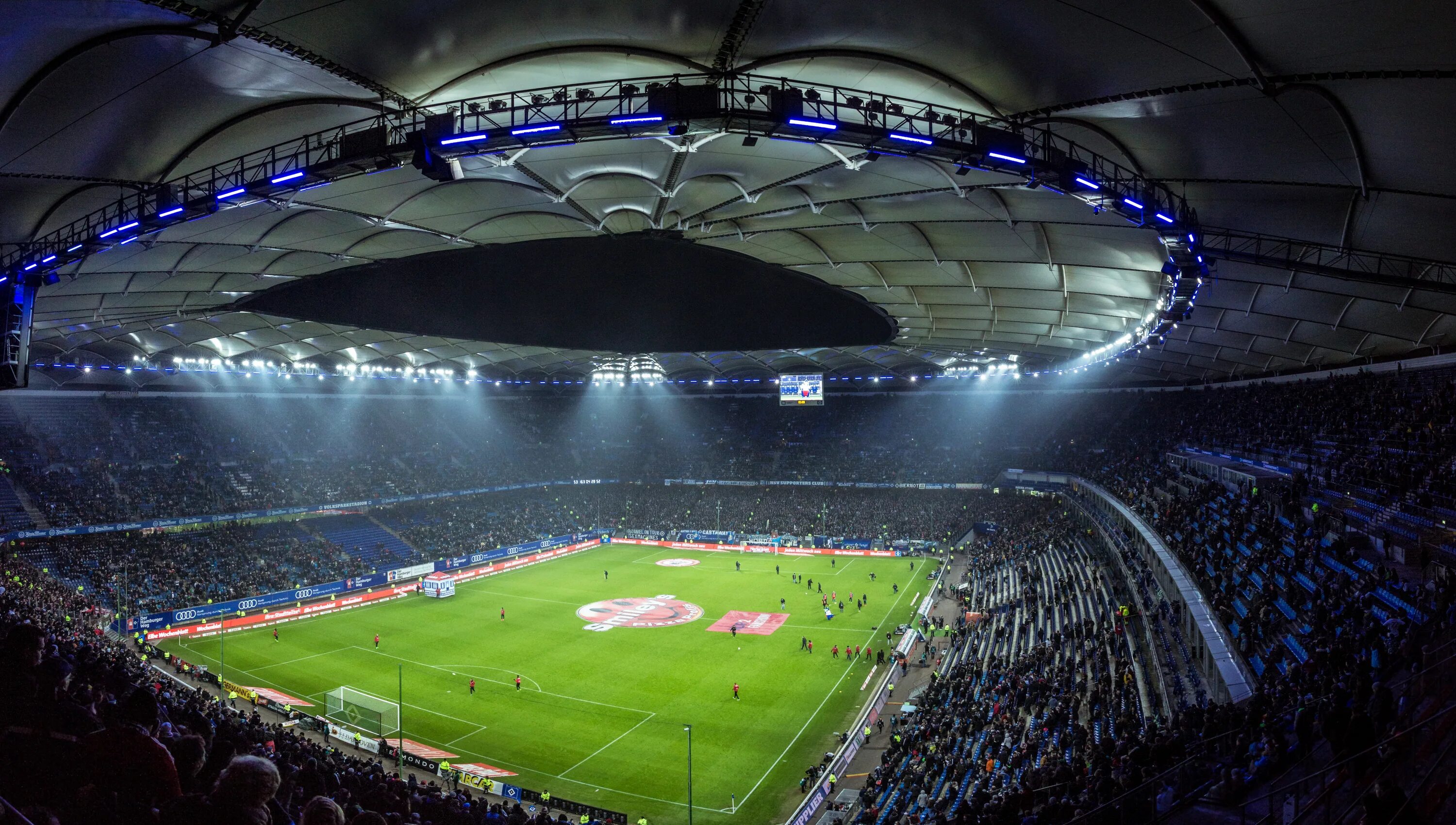 Футбол стадион. Soccer arena. Ювентус стэдиум стадион лига чемпионов. Футбольная арена шахтер донецк. На футбольном стадионе.