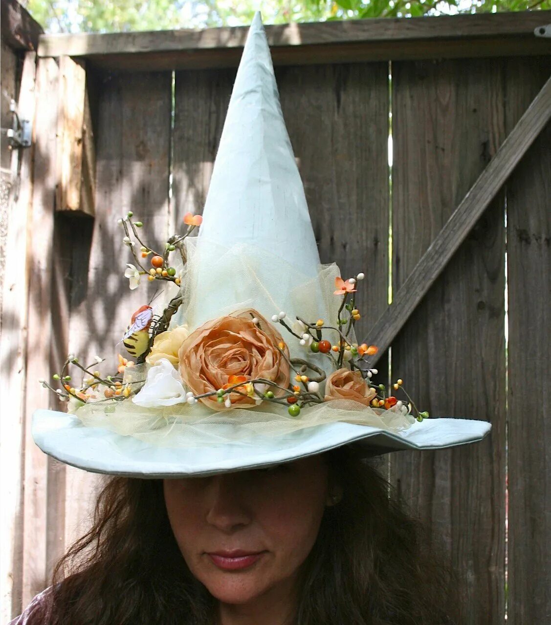 Страшную шляпу. Украшение для шляпы ведьмы. Шляпа колдуньи. Украшения для Ведьминой шляпы. Шляпа ведьмы.