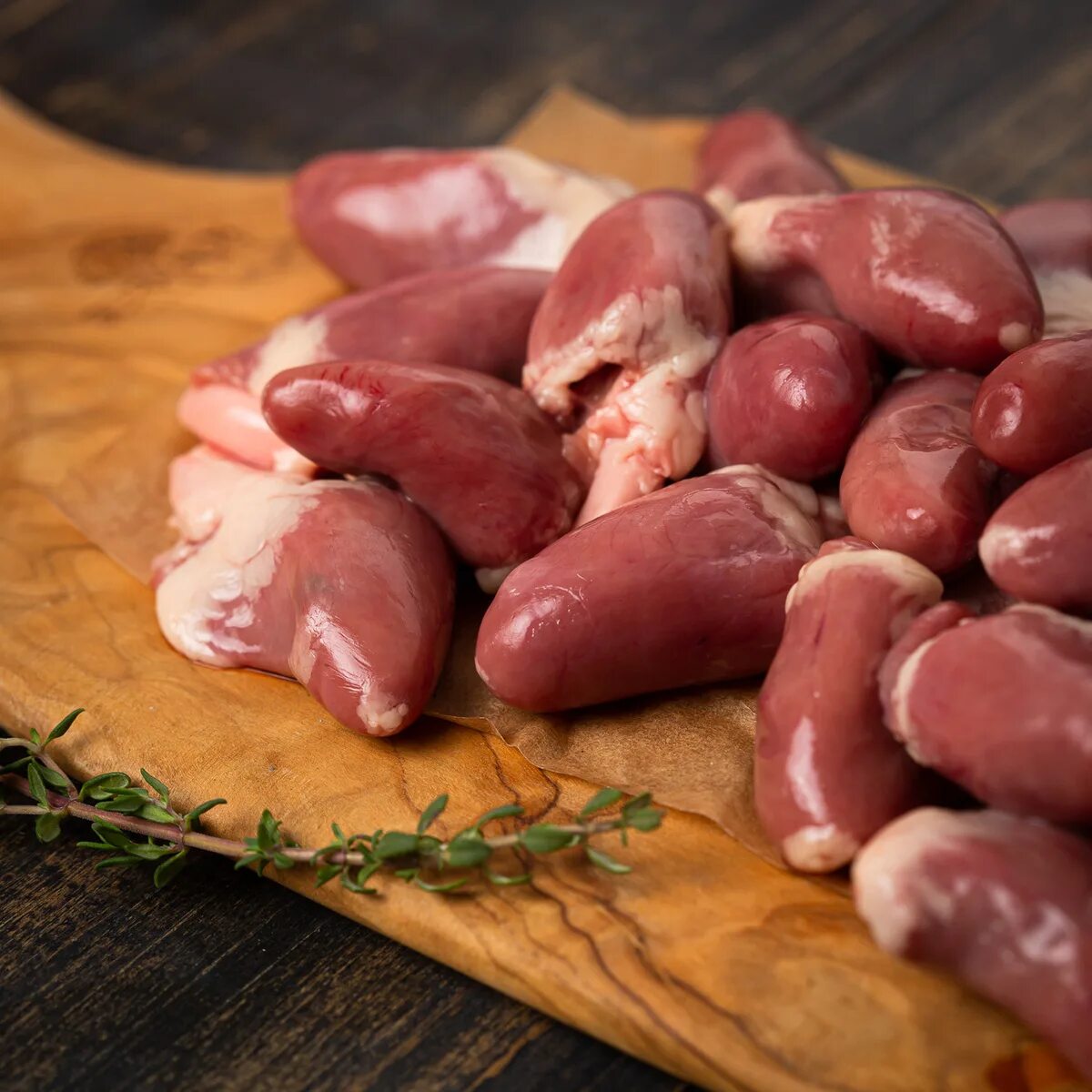 Куриные сердечки. Куриные сердечки схема. Жареные сердечки. Очищенные куриные сердечки. Сердечки куриные тушеные с луком.