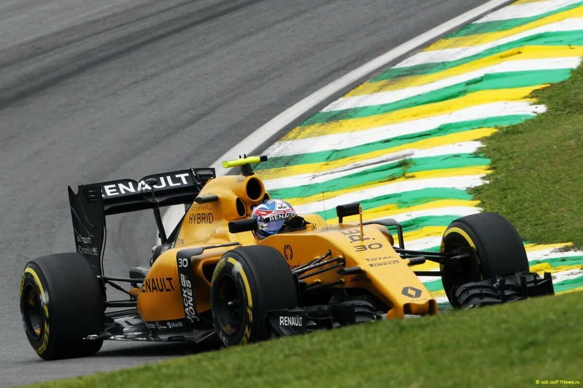 Renault f. Renault f1 2016. Формула 1 Рено. Интерлагос формула 1. Джолион машина.