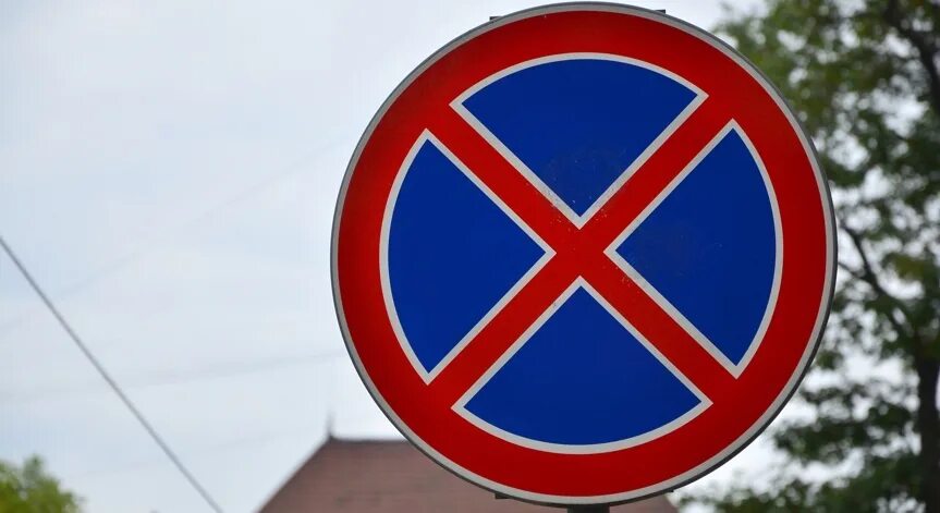 Синий круг с крестом. Круг с крестом внутри. Красный кружок с крестиком внутри. Дорожный знак круглый с красным крестом. Дорожный знак 3.