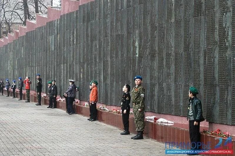 Стена памяти. Стена памяти Москва. Стена памяти ВОВ В Москве. Стена памяти участников ВОВ.
