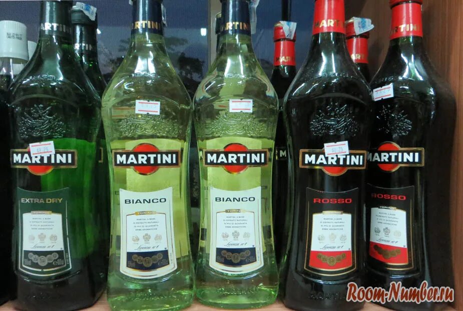 Красный вермут мартини россо. Мартини бьянко 2022. Мартини пятерочка. Мартини в магазине. 75.