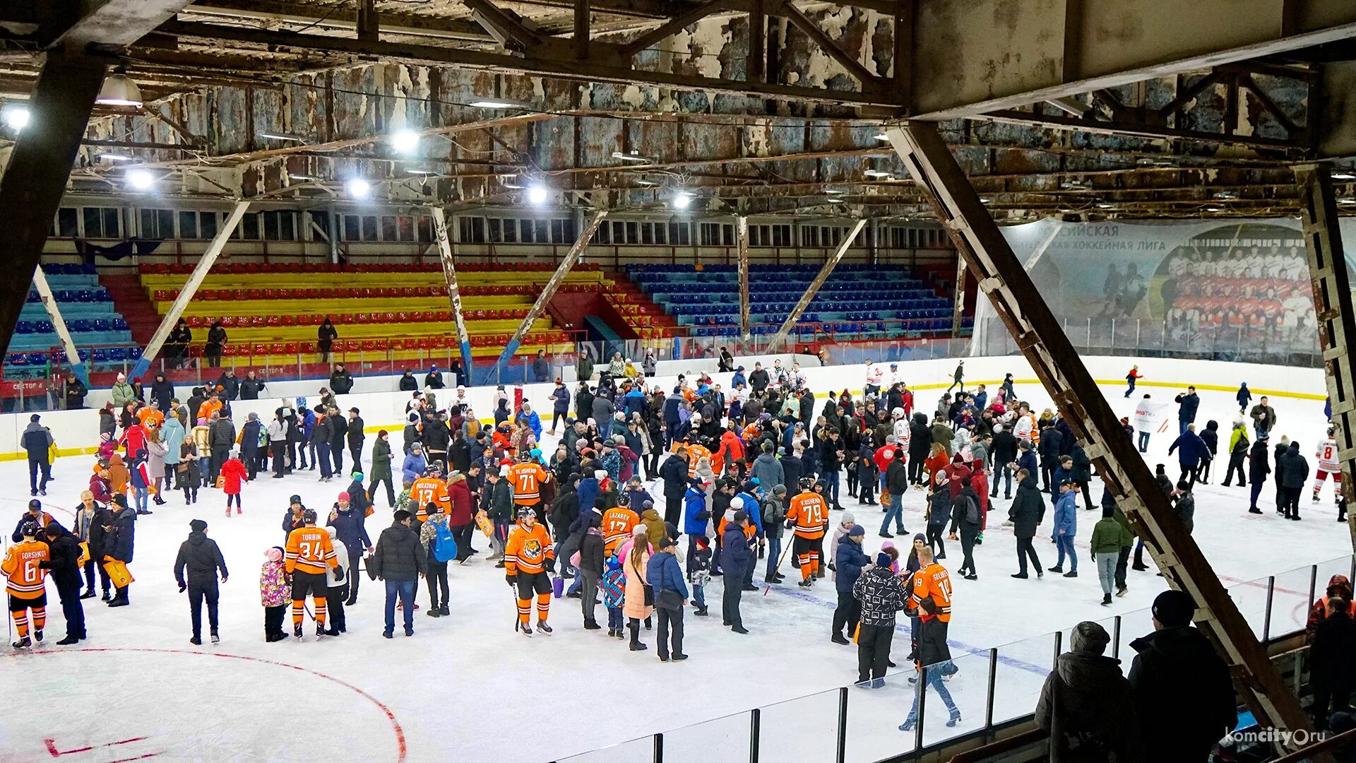 ледовый дворец комсомольск на амуре дзержинского