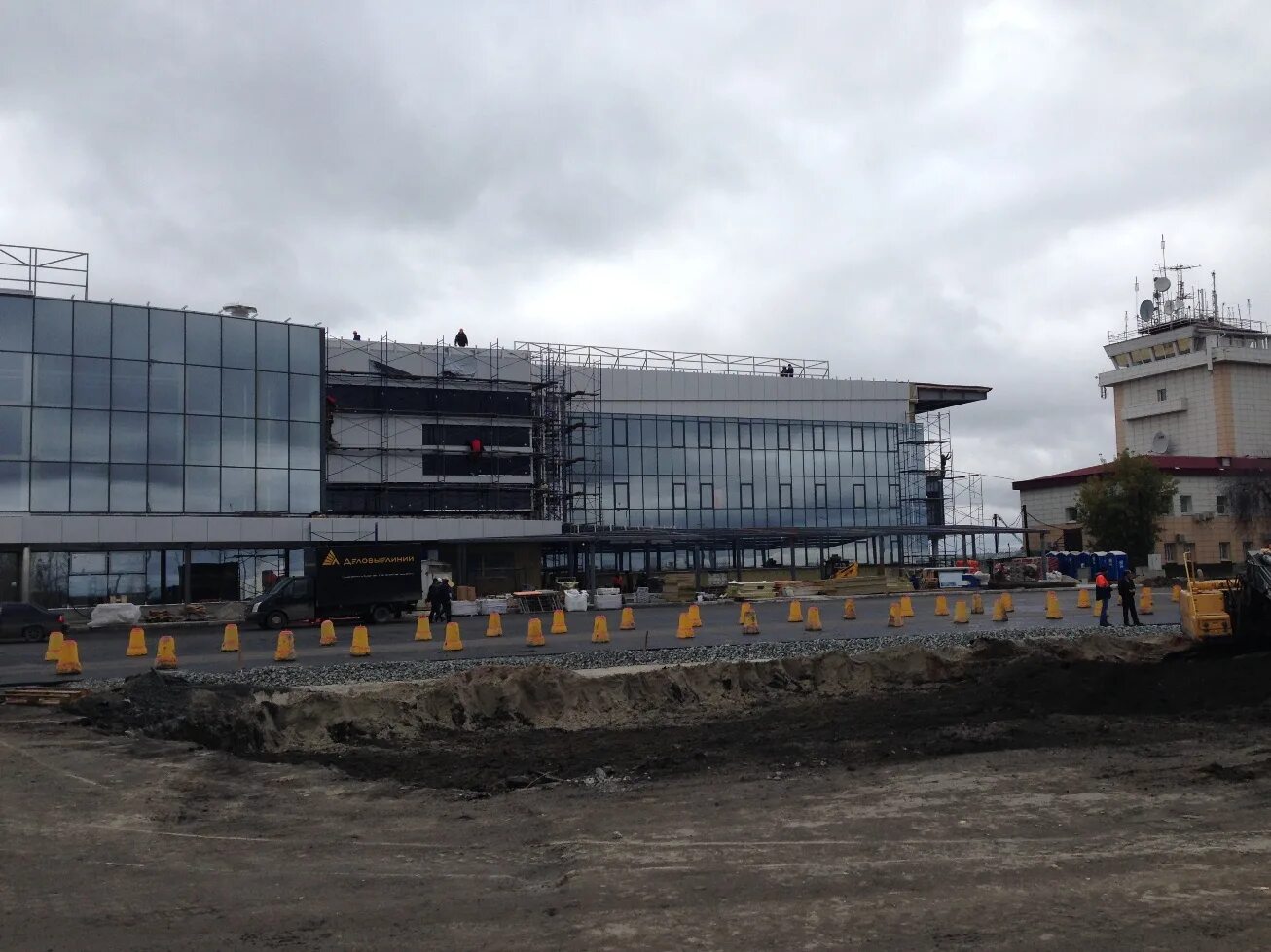 Взлетная полоса аэропорта рощино. Аэропорт рощино реконструкция. Аэропорт рощино тюмень. Аэропорт тюмень. Аэропорт рощино впп.