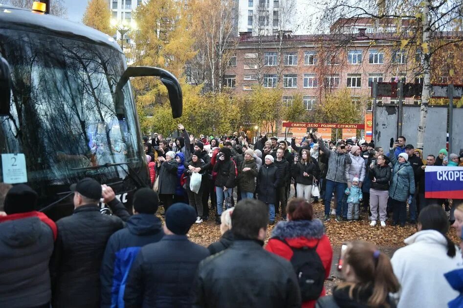 Ижевск мобилизованные. События в России. Проводы мобилизованных на ВДНХ. Проводы мобилизованных с волонтерами. События информация новости