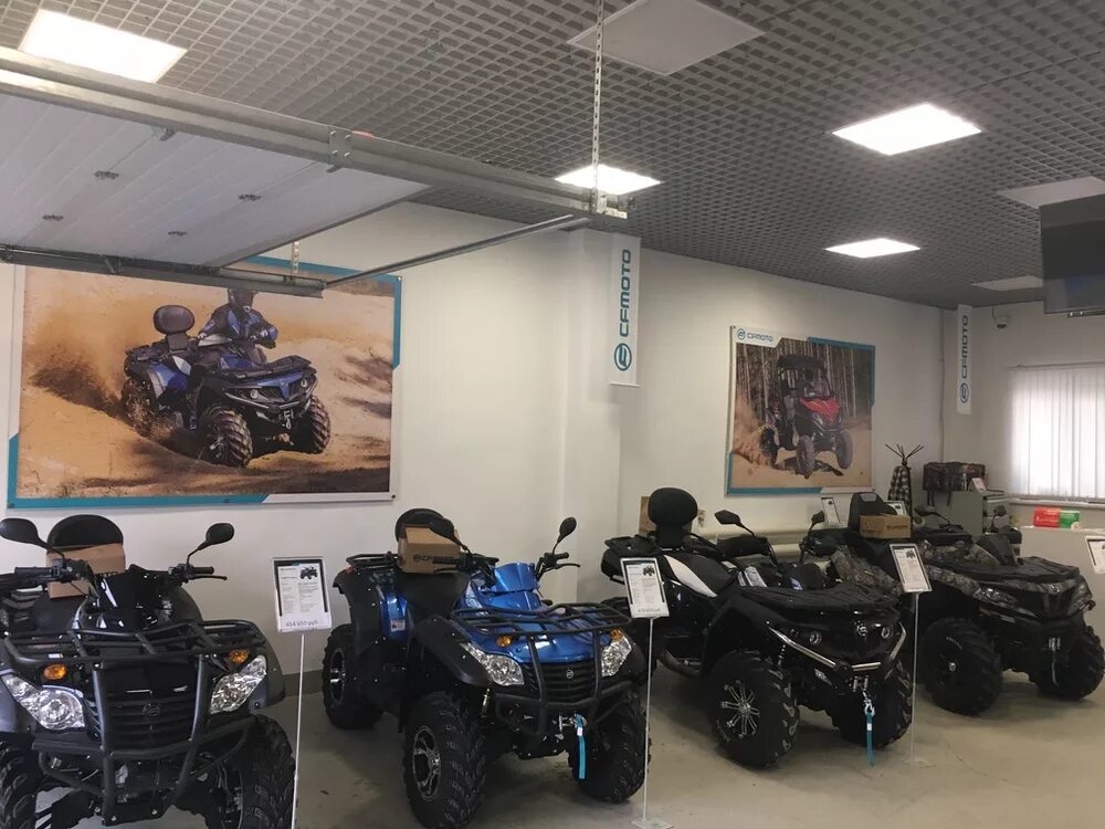 Салон квадроциклов. Магазин мототехники квадроциклов. Мотосалон atvarmor. Салон мототехники. Мотомир стелс квадроциклы.