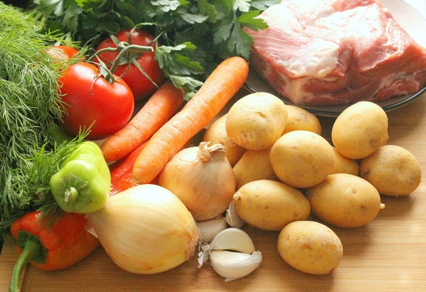 Говядина лук чеснок. Домашние овощи. Продукты овощи. Картошка лук морковь. Картошка с овощами.