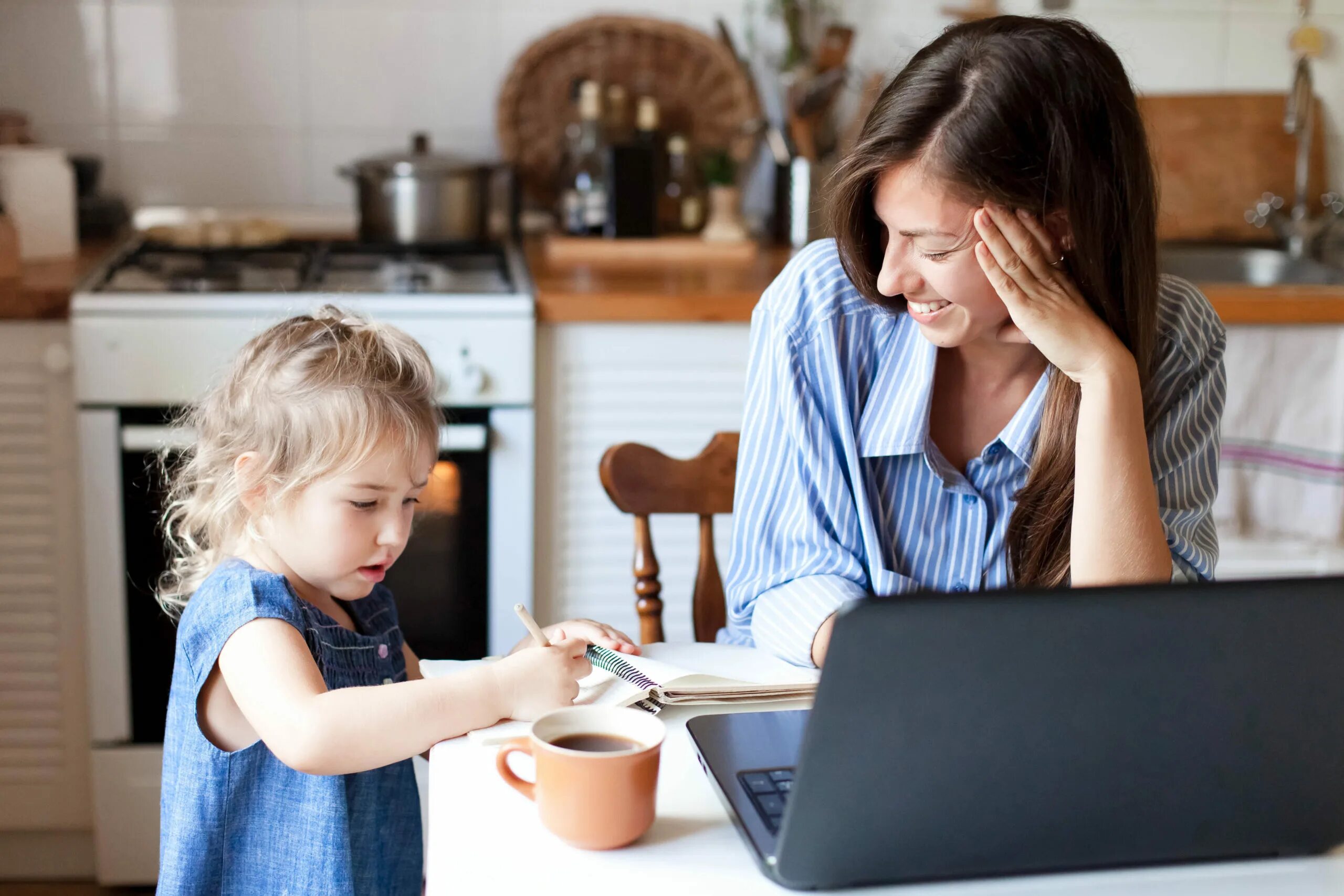 My mother is working. Мама и домашний офис. working mother burnout. working moms burnout.