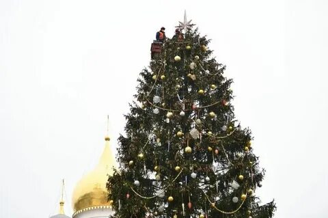 Украсить главную елку
