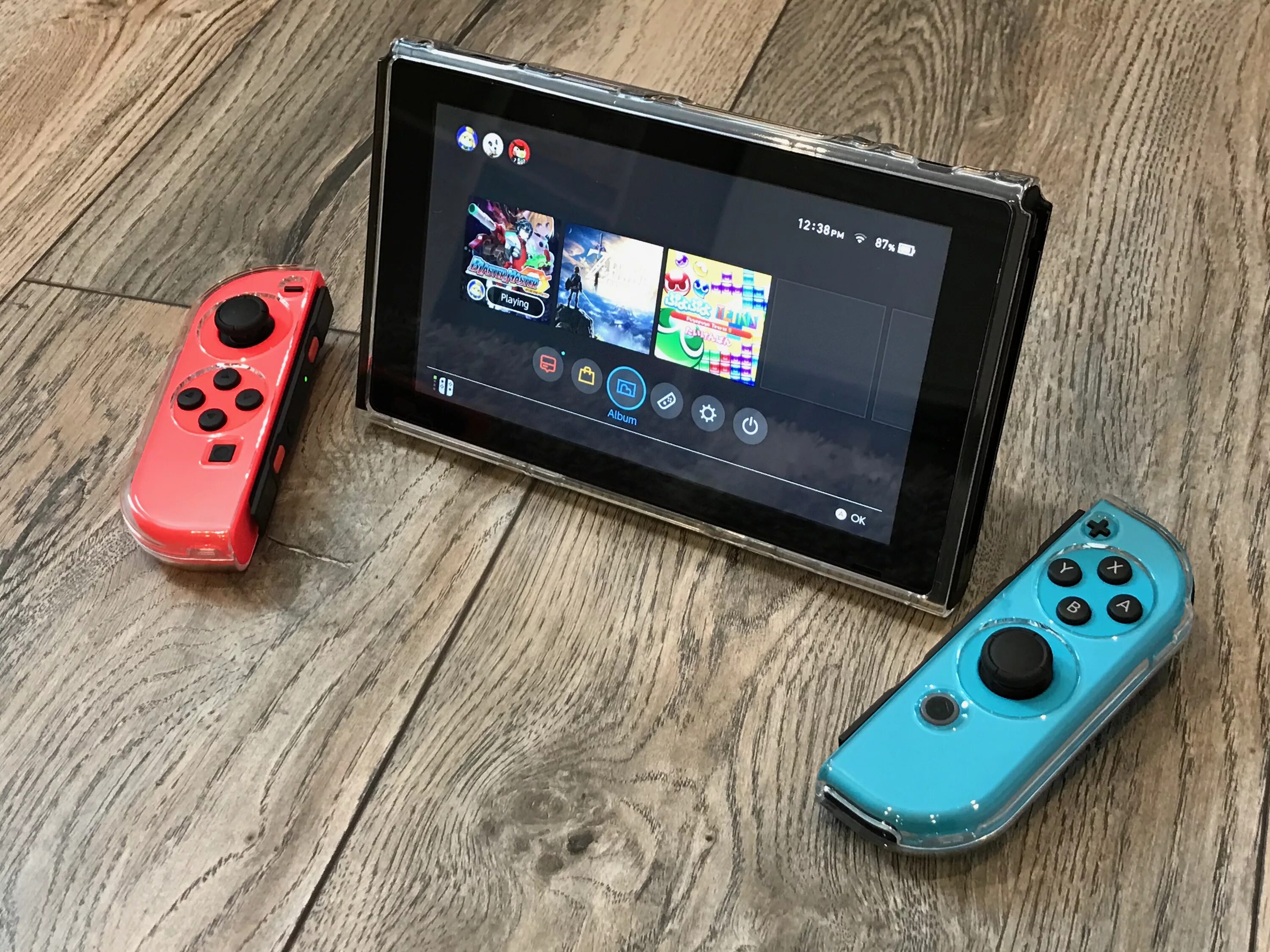 Nintendo switch 9. Нинтендо свитч джойконы. Нинтендо свитч без джойконов. Нинтендо свитч 7 дюймов. Джойкон нннтендо свитч зелёный.