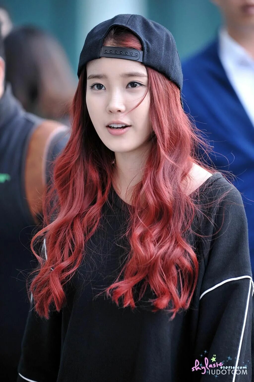 Айю кпоп. IU С красными волосами. IU корейская звезда. Айю корейская актриса рыжая.