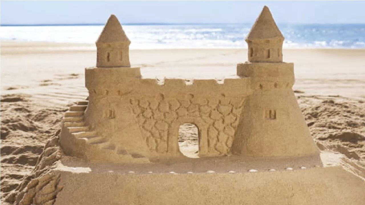 Make a sand castle. Песочный замок. Башня из песка. Замки из песка детские. Крепость из песка.