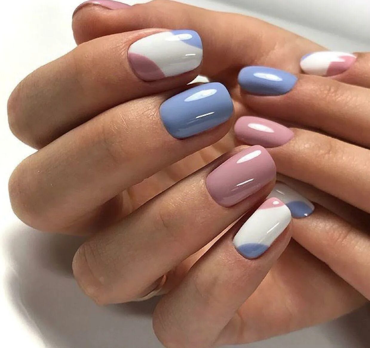 Шеллак нюдовый френч. Простой дизайн ногтей. Маникюр на короткие ногти на каждый. Деловой маникюр. Шеллак на короткие ногти.