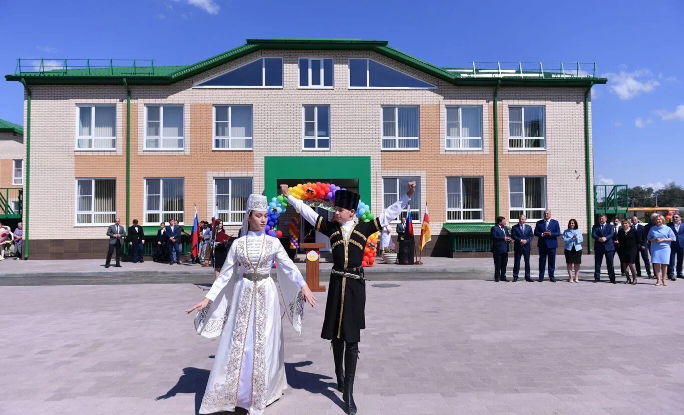 Северная осетия сады. Сад 11 Радуга Моздок. Моздок Северная Осетия Алания. Моздок сад Радуга Моздок. Детский сад 11 Моздок.