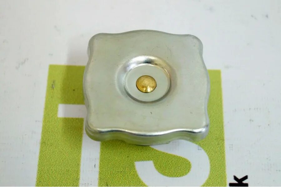 Крышка радиатора 2101 vis. Заглушка радиатора ваз 2107. Крышка радиатора 21214 артикул. Крышка радиатора ваз 21213 артикул. Пробка радиатора ваз-2101-2106, 2121 luzar.