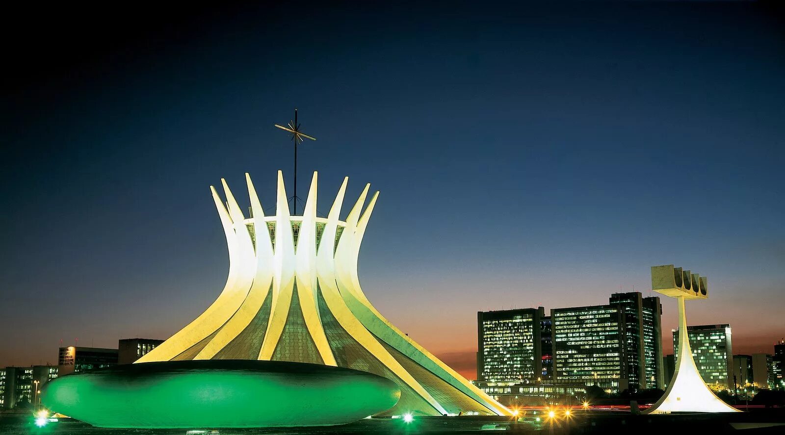 1 столица бразилии. Столица Бразилиа столица Бразилии. Бразилия город Бразилиа. Столица Бразилии Бразилиа ночью.