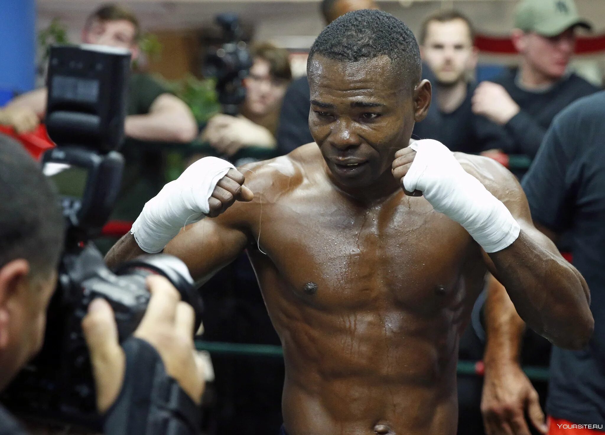 Гильермо Ригондо боксер. Кубинский боксер Стивенсон. Vasyl Lomachenko - Guillermo Rigondeaux. Эмилио Корреа (боксёр, 1985). Чернокожий боксер