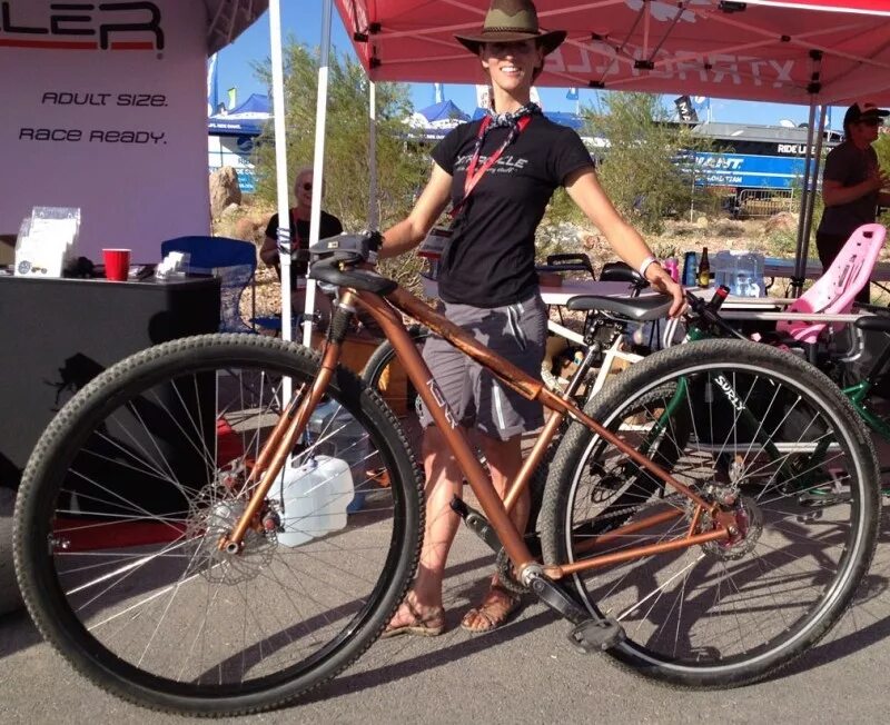 лежак на шоссейный велосипед. 36er mtb. спицовка колеса велосипеда 32. Fulcrum red metal 10 disc front mtb wheel. как будет 32 велосипеда.