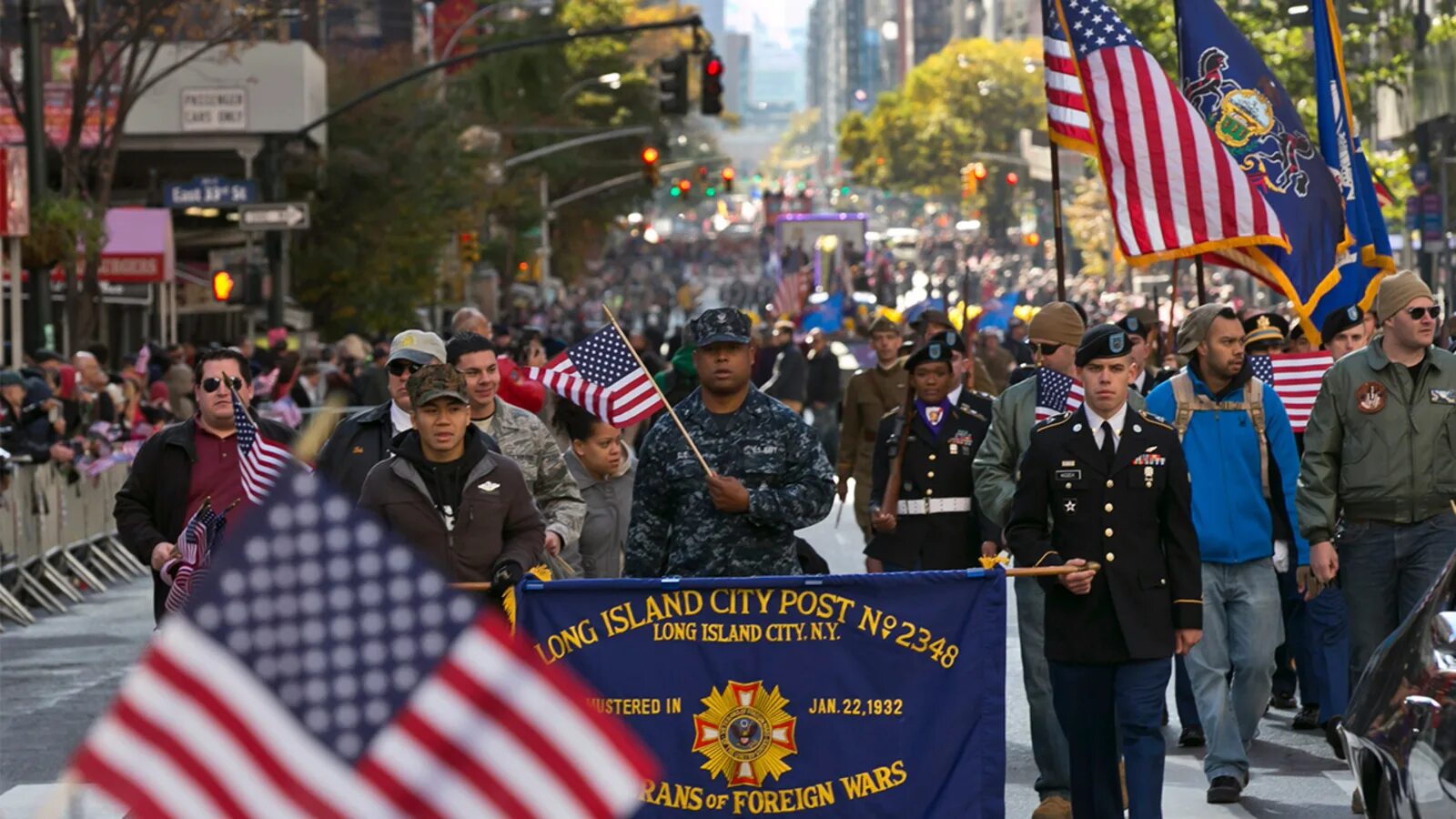 Veterans day. Ветеранс Дэй. Veterans Day в США. Парад ветеранов США. День ветеранов 11 ноября в США.