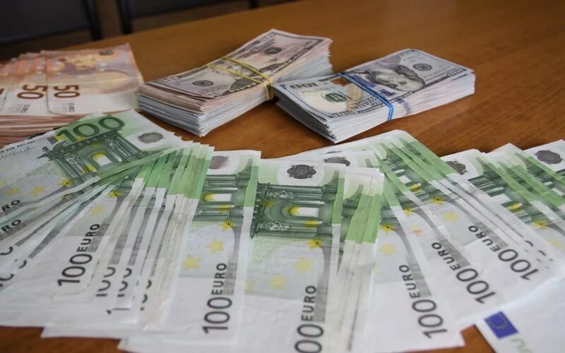 Валюта таможня. Доллары на таможне. Евразийский Союз деньги. 10 Тысяч евро. Ввоз иностранной валюты