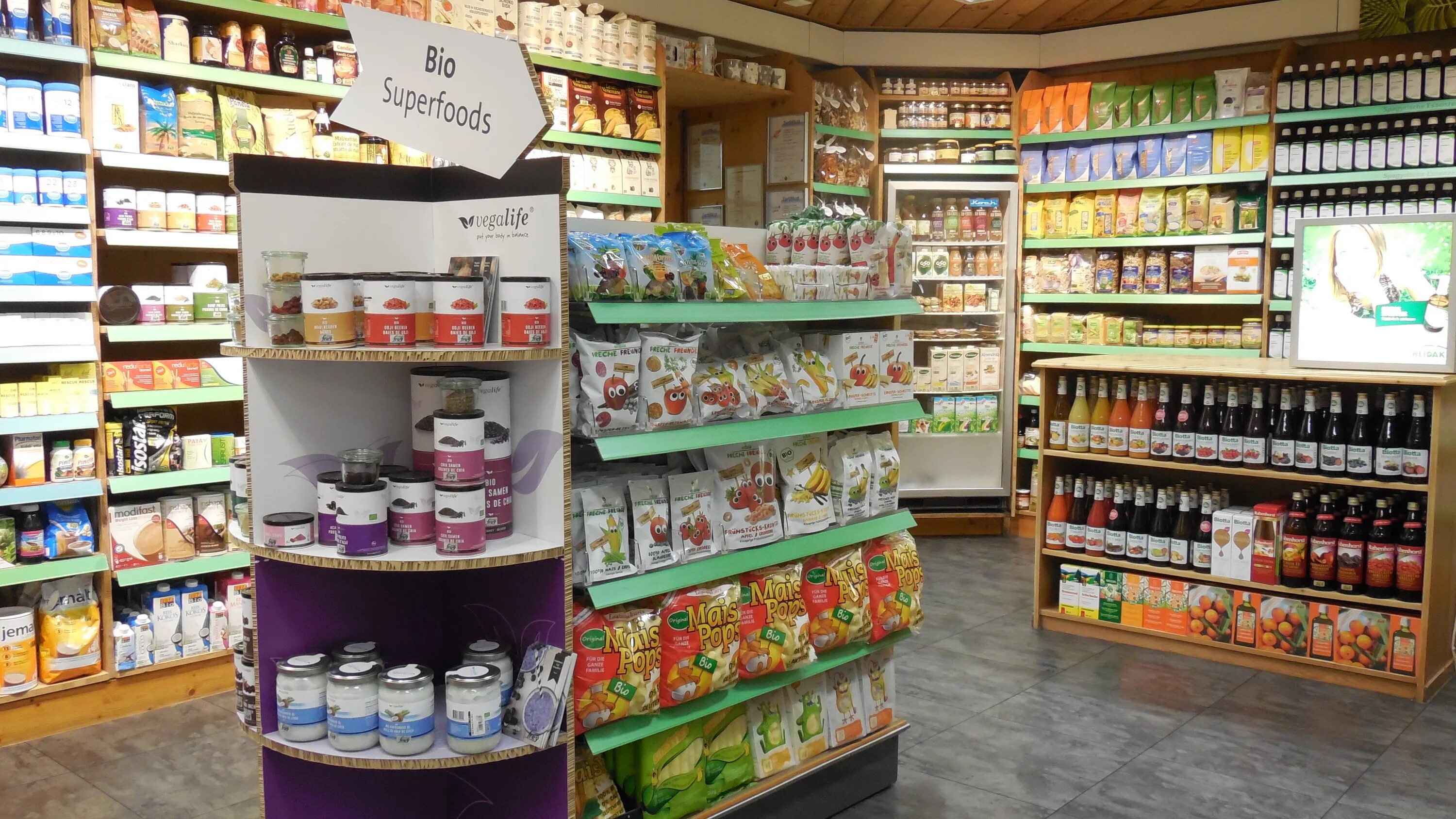 магазин смешанных товаров ассортимент. комбинированные товары примеры. комбинированная выкладка товаров. комбинированная выкладка товаров. смешанные товары магазин.