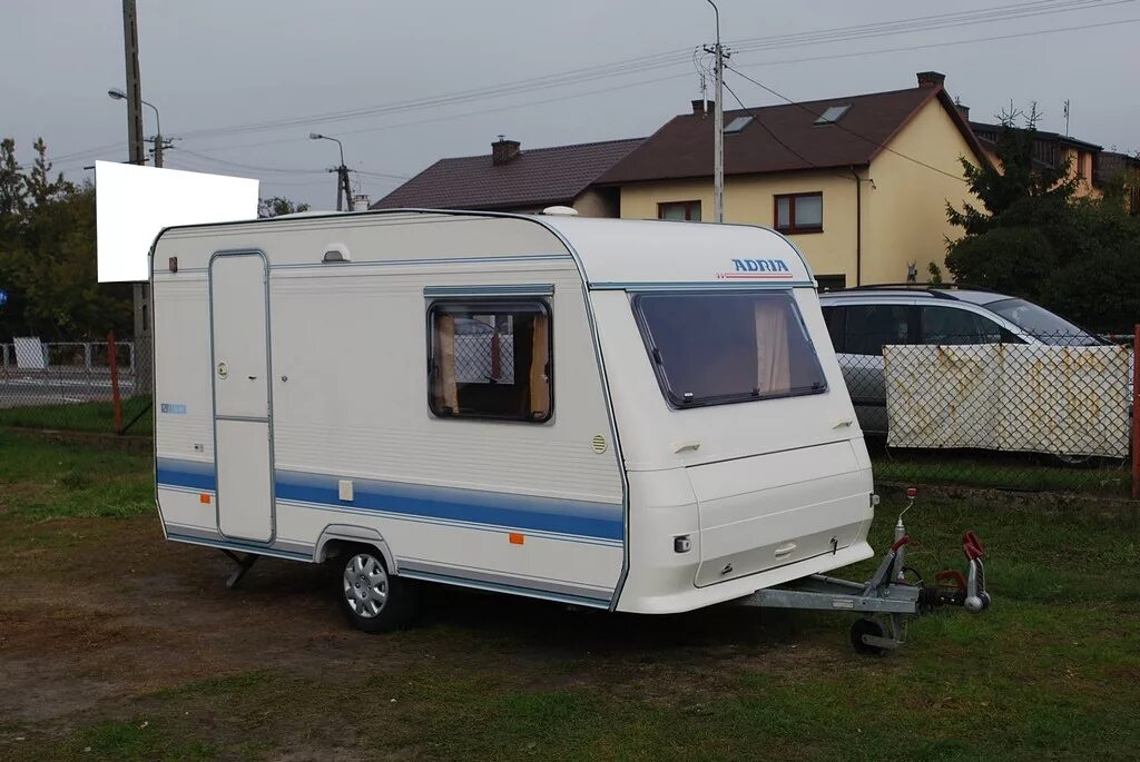 Сколько стоит караван. Автодом Адрия прицеп. Прицеп-дача Adria 305sl,. Прицеп дача Адриа Оптима. Прицеп-дача Adria 305sl, 1990.