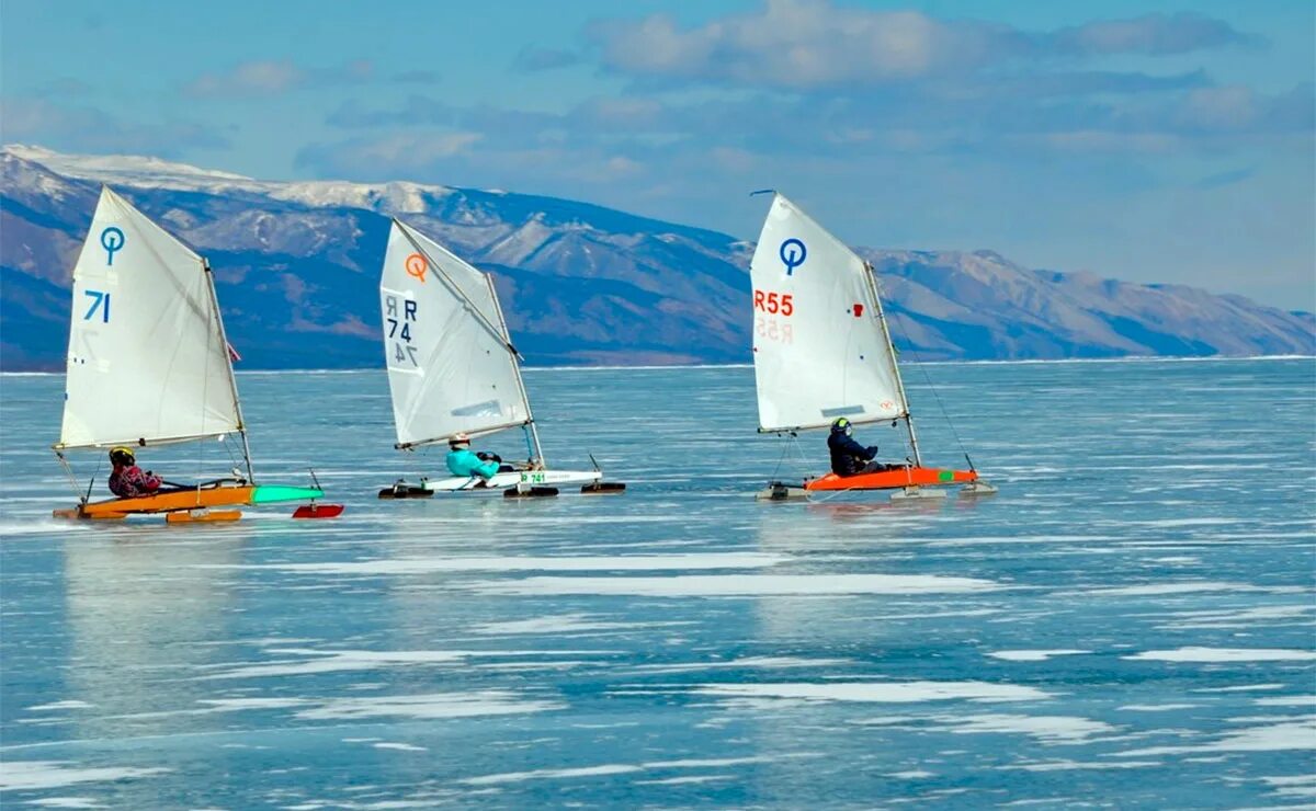 Зимний парусный вид спорта. Буерный спорт на Байкале. Буерная регата. Буер по льду Байкал. Отель Уюга Байкал.