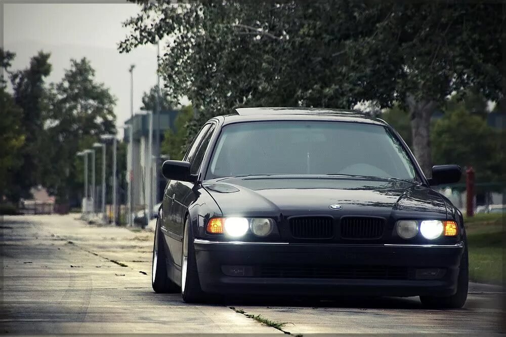 БМВ е38. БМВ е38 бандитская. BMW 7 e38 stance. БМВ 7 е38 черная бандитская. Буду добрым мама вечно