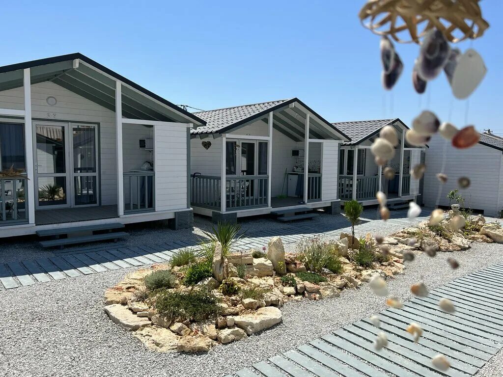 оленевка белый берег база отдыха. крымские мальдивы оленевка домики. белый берег оленевка. оленёвка коттеджи крым. оленевка крымске мальдивы.