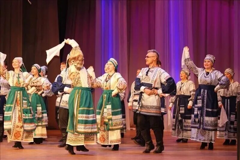 Мужской хор спасо-евфимиева монастыря. Суздальские зори павловское. Фрески спасо евфимиева монастыря. Большой церковный хор. Суздальский хор.