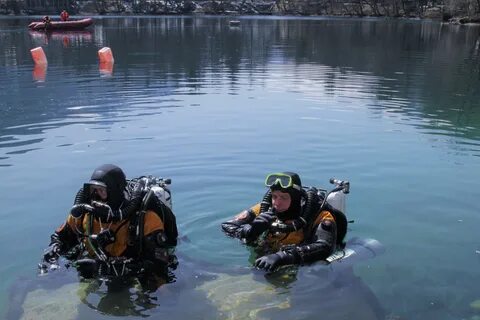 Погрузившемуся водолазу