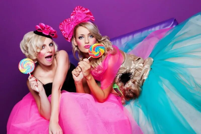 Барби вечеринка для девочек. Детская вечеринка в стиле барби. Вечеринка в стиле барби взрослая. Вечеринка в стиле кукол. Тематический вечер.