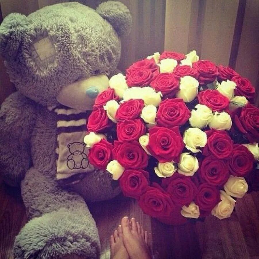 Хочу какой нибудь девушке. Девушка задумалась. Лучшее во мне фильм 2014. Хочу какой нибудь девушке. Школьницы в платьях в обтяжку.