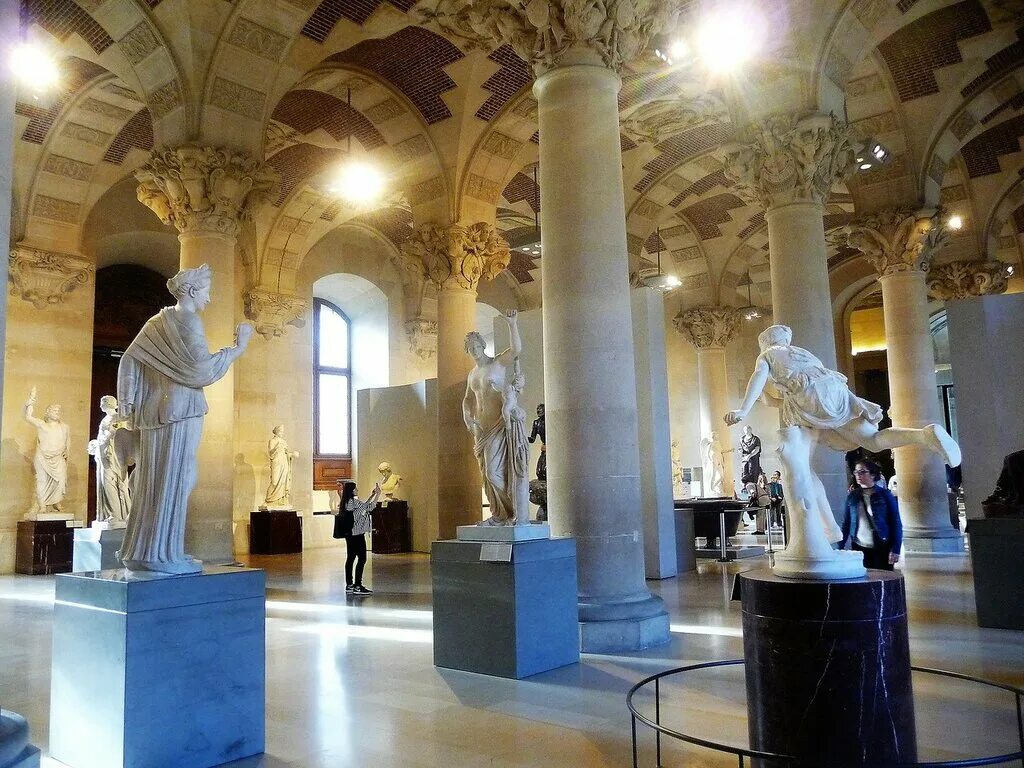 Зал древностей. Лувр музей зал древние греция, этрурия, рим.. лувр зал кариатид. лувр галерея аполлона. лувр зал скульптуры.