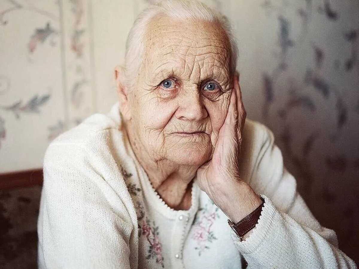Бабушка. Фотографии бабушек. Очень Старая женщина. Старые милые бабушки. Пожилая прелесть