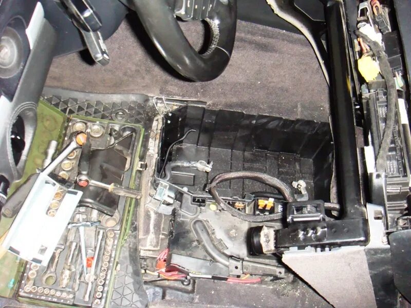 Cayenne 955 3. Е54 дооснащение в блоках. Второй аккумулятор cayenne 955. Замена аккумулятора порше кайен. Замена аккумулятора порше кайен.