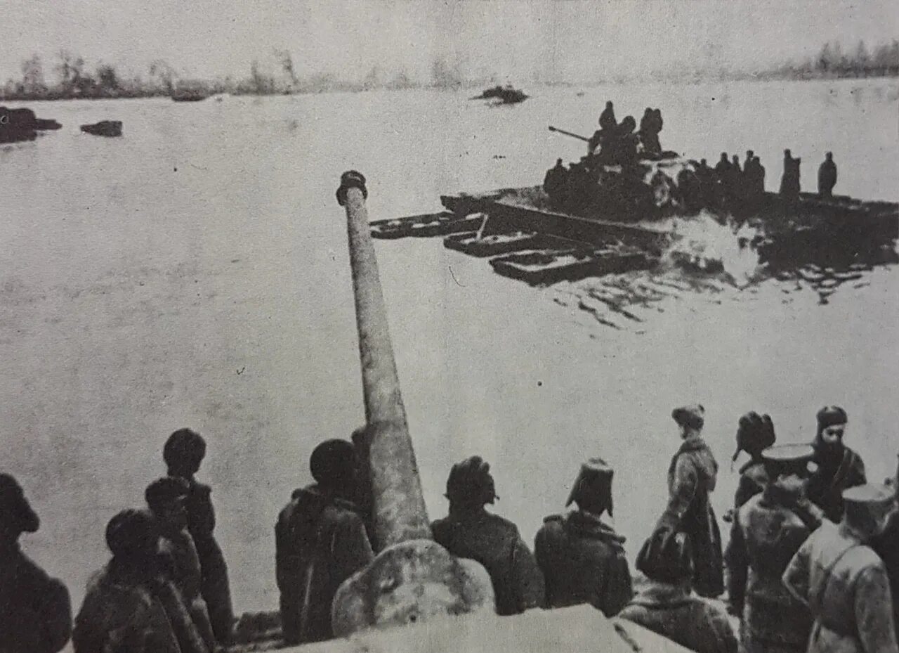 Переправа 1944 Нарва. Переправа через Волгу Сталинград 1942. Переправа через Волгу в Сталинградской битве. Переправа через Днестр 1944 год Овсянников.