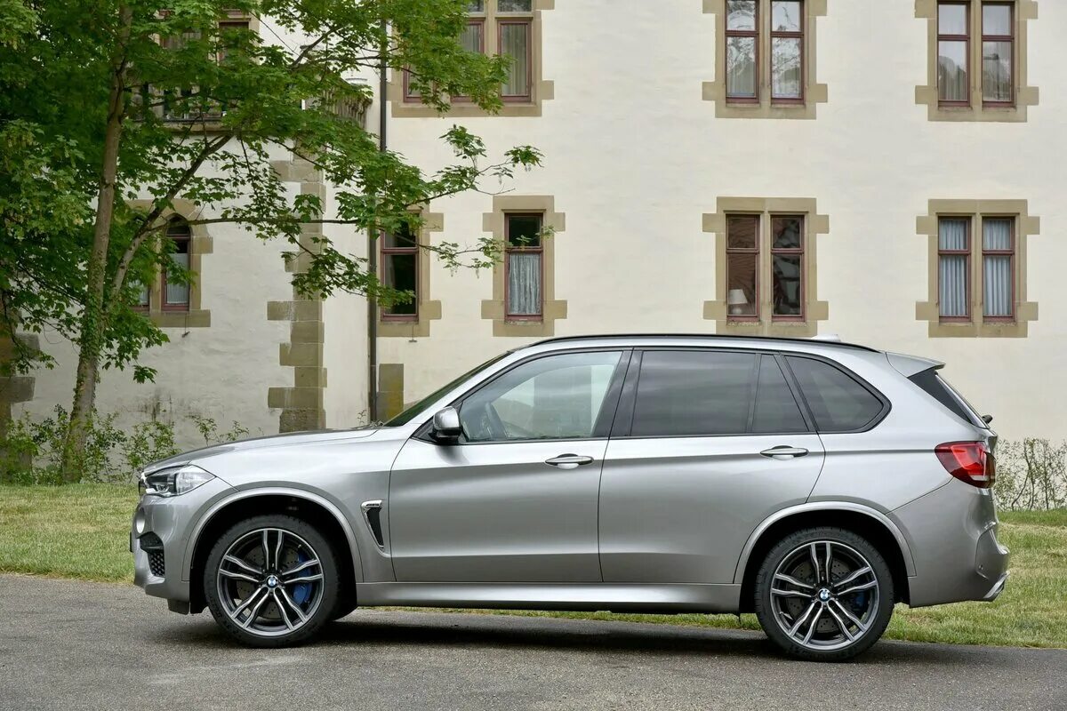 F15 новый. Бмв х5 f15. bmw x5m 2018. bmw x5m 2015. бмв x5 f15.