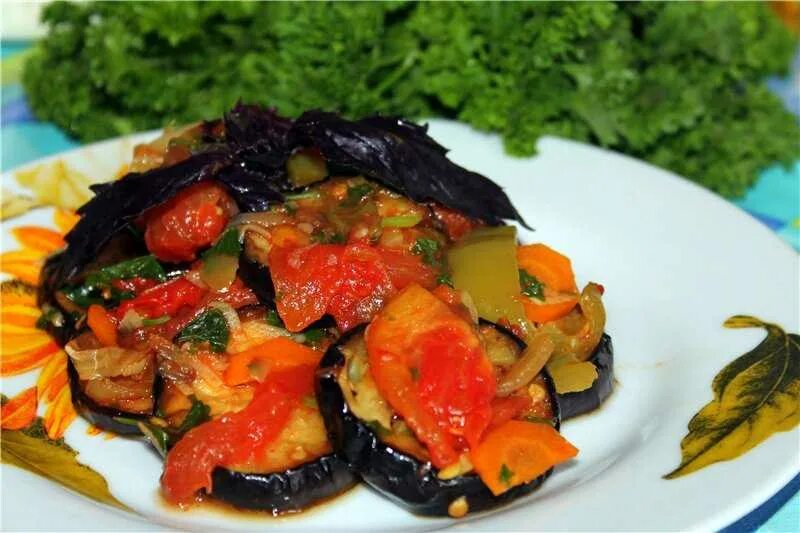 Вкусный рецепт баклажан с овощами. Синенькие болгарский перец соте. Баклажаны и помидор сотэ. Салат соте из баклажанов. Соте из овощей с баклажанами.