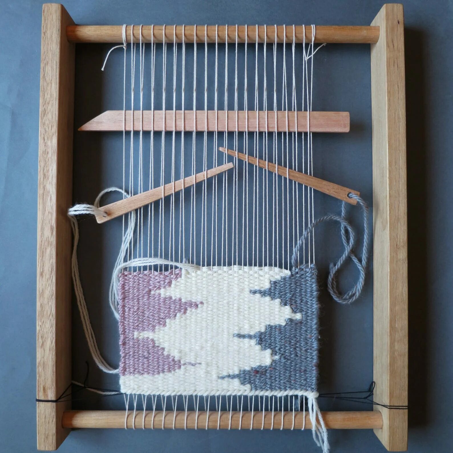Ткацкий станок (rigid heddle loom) эшфорд. Экояр ткацкие станки. Ручной ткацкий. Ткацкий станок dmc u2090l. Ручной ткацкий.