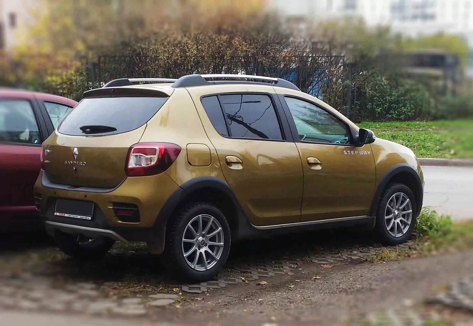 Renault sandero stepway диски. Renault Sandero Stepway диски 16. Рено Сандеро степвей r17. Рено Сандеро степвей 2 17. Диски на Рено Сандеро степвей r16.