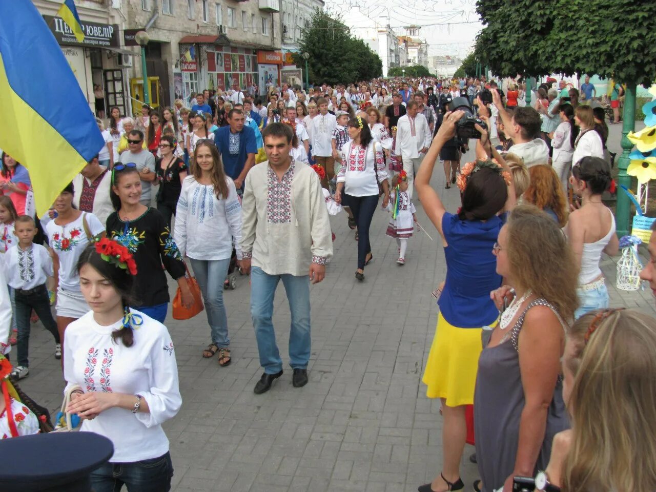 Сумы свежие новости. Парад вышиванок. Сумы люди. Сумы Украина. Сумы праздник.