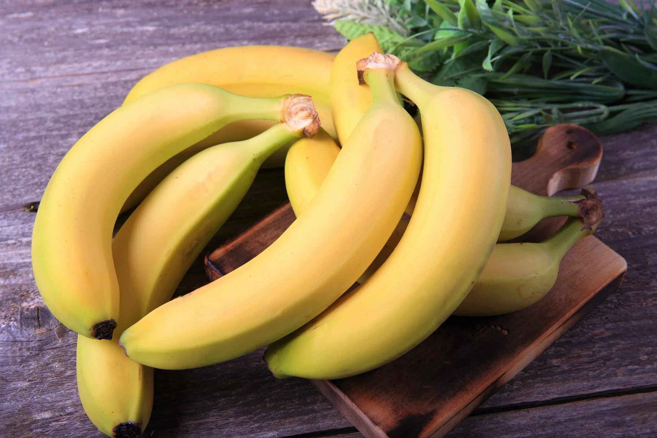 Банан. Фрукты банан. Красивый банан. Спелый банан.