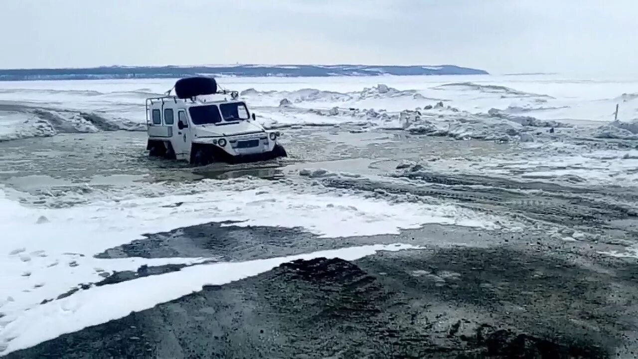 Зимник салехард лабытнанги. Переправа салехард лабытнанги. Лабытнанги переправа. Ледовая переправа салехард лабытнанги камеры. Ледяные дороги.