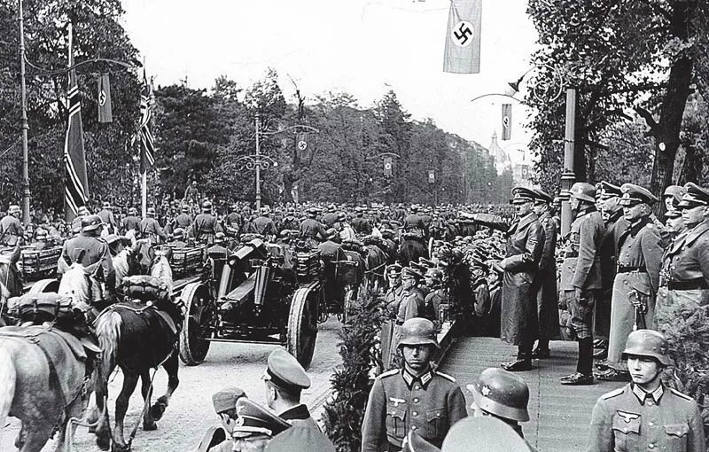 Октябрь 1939 года. Парад в Варшаве 1939 вермахта. Армия Германии 1939 парад.